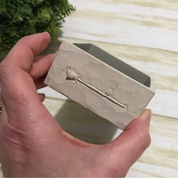 Willow Tree From The Heart Love Heartfelt and True Keepsake Memory Trinket Box - Picture 8 of 9